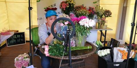 母親節(jié)捧花禮 禮品花卉市場的‘花樣經(jīng)濟’為何如此紅火？